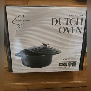 New cast iron Dutch ovengreenDutch oven 9 in (3 quarts) Set Available On My Page